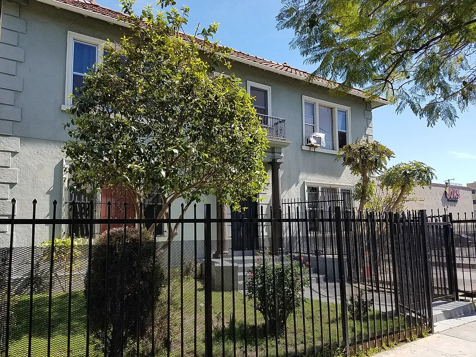 258 S Kenmore Ave