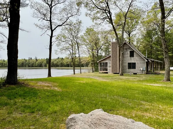 4713 Round Lake Dr, Holton, MI 49425