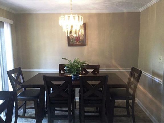 4th image of 131 Ashwood Pl