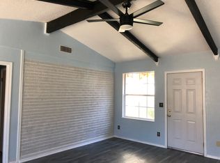 912 Carpenter St, Azle, TX 76020