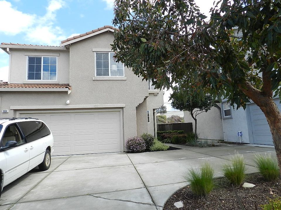 1st image of 1004 Waverly Dr