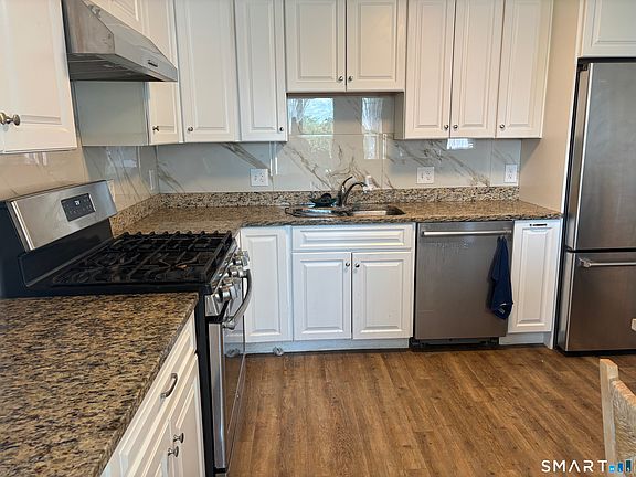 4th image of 133 Harbour Close #133