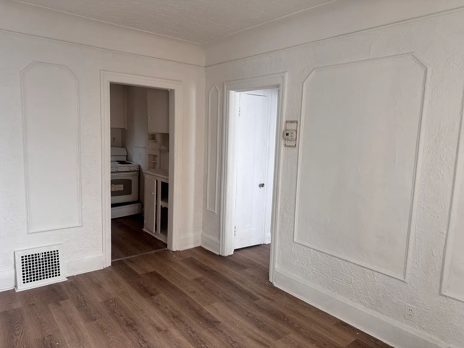 2 bed, 1000 sqft, $1,000 — Photo 4