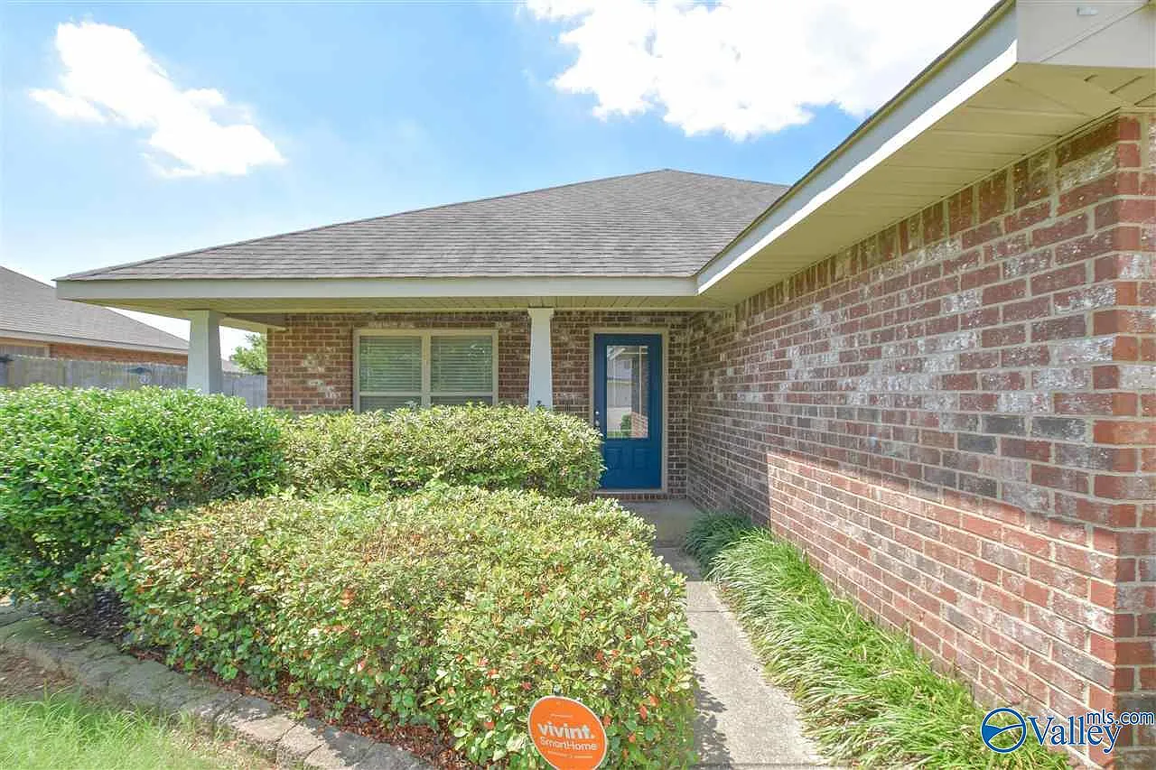 3 bed, 2.0 bath, 1956 sqft, $2,000 — Photo 4