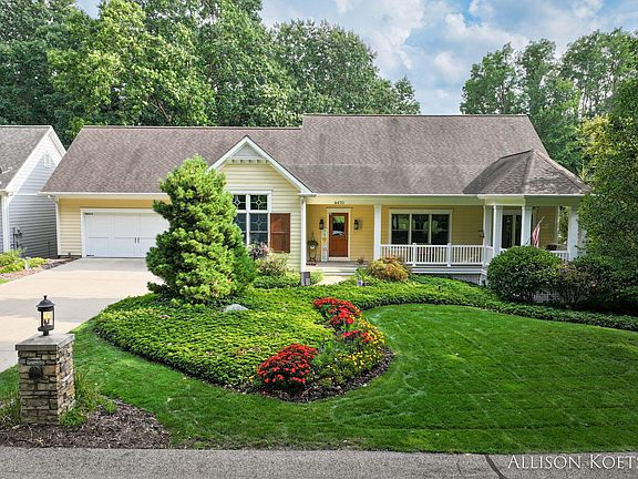 3rd image of 4470 Oak Arbor Dr NE #7