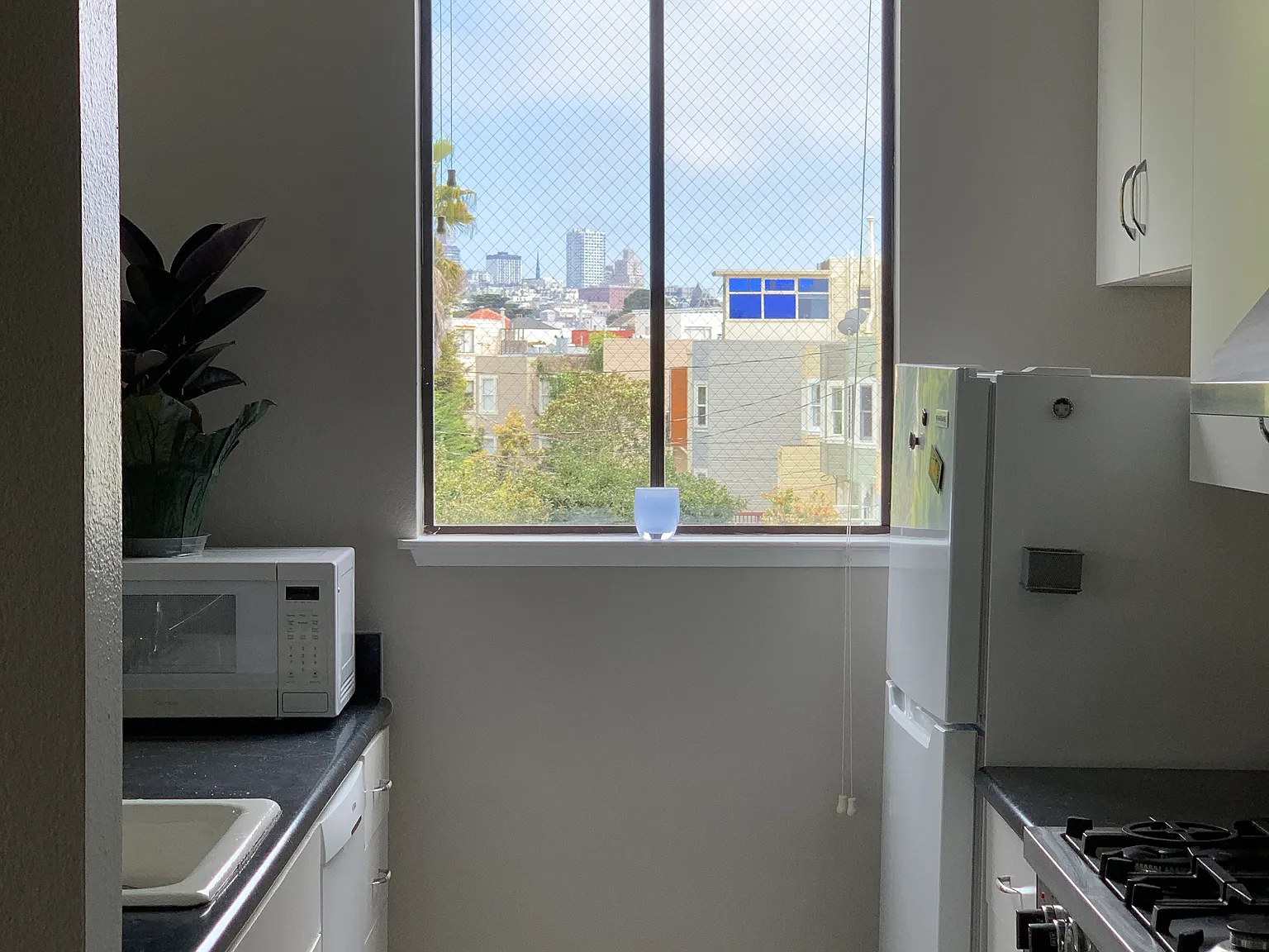 190 Cervantes Blvd — Photo 3