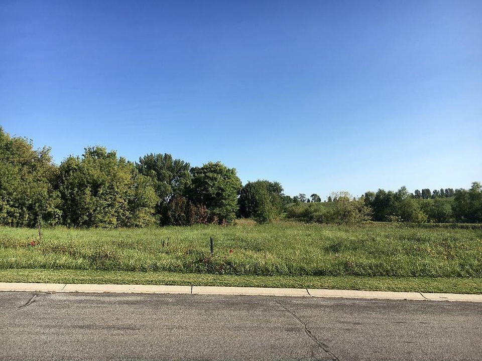 2nd image of 825 Deer Path NE