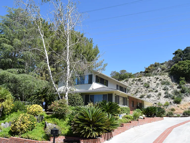 5333 La Canada Blvd — Photo 2