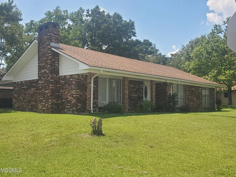 303 Sunny Dr