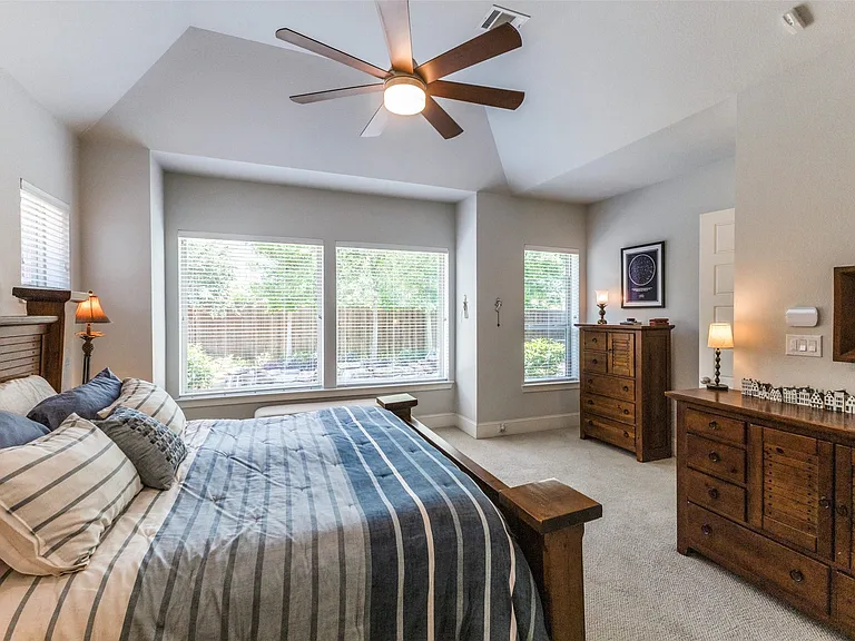 4008 N Cresthaven Rd — Photo 16
