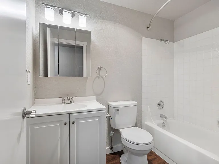 Westmont Apartments — Photo 22