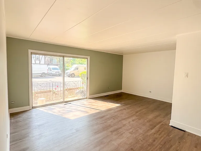 11035 S Keating Ave — Photo 6