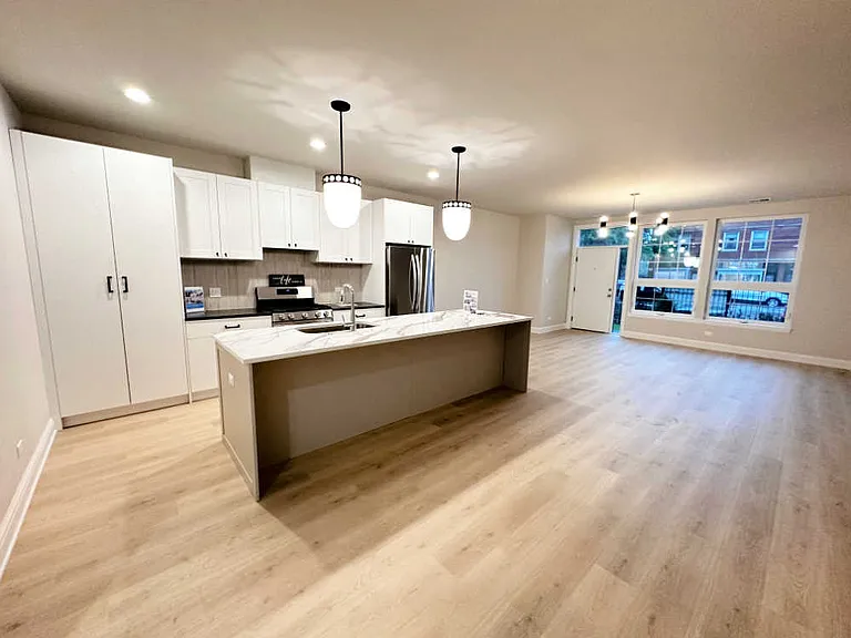4315 S Indiana Ave #3 — Photo 1