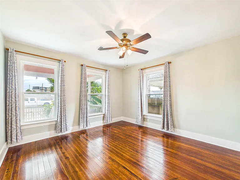 3602 Avenue S 1/2 — Photo 17