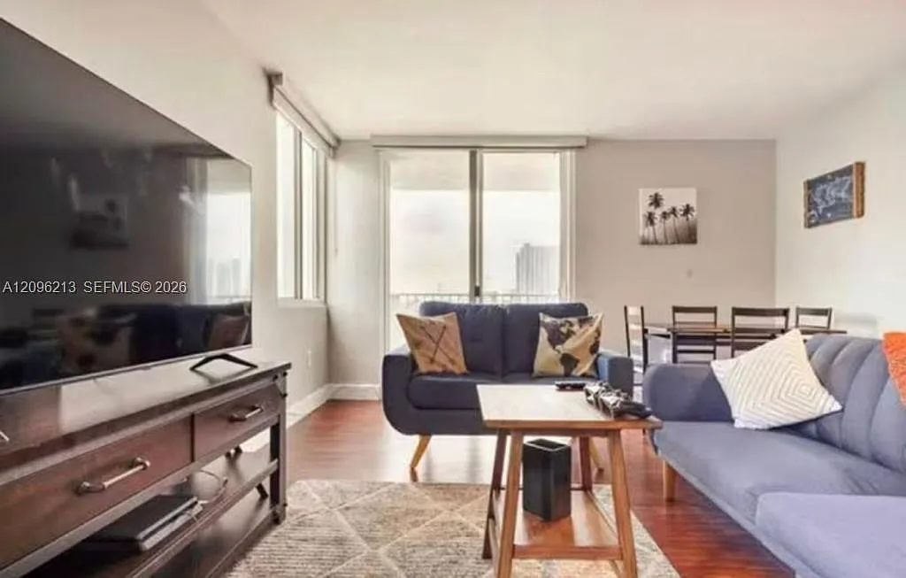 Madison Downtown Condo — Photo 1