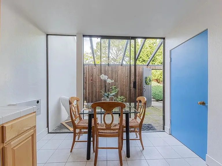 High Meadow Dr — Photo 13