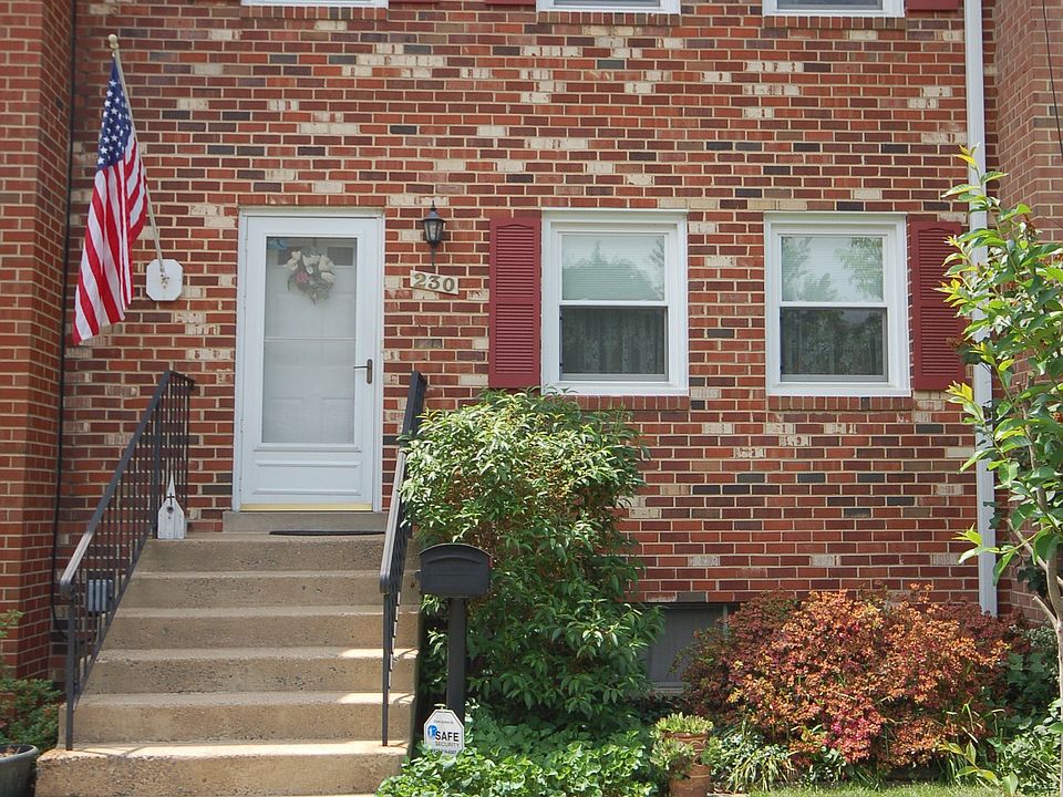 1st image of 230 Meadows Ln NE