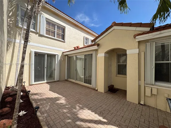 1595 Seagrape Way, Hollywood, FL 33019