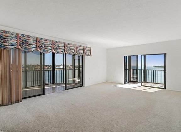 3rd image of 961 Collier Ct APT 301