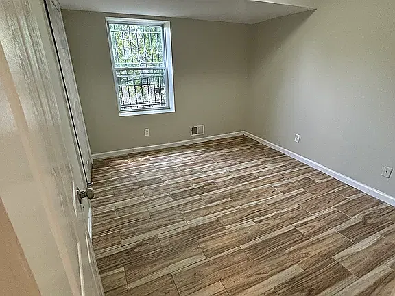 2 bed, 800 sqft, $2,049 — Photo 2