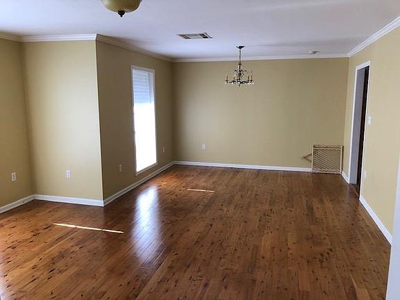 4th image of 3521 Linda Ln