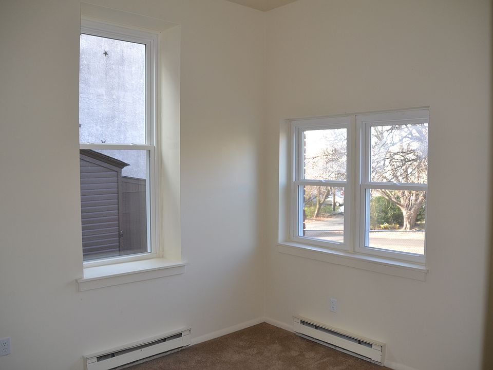 Rear bedroom