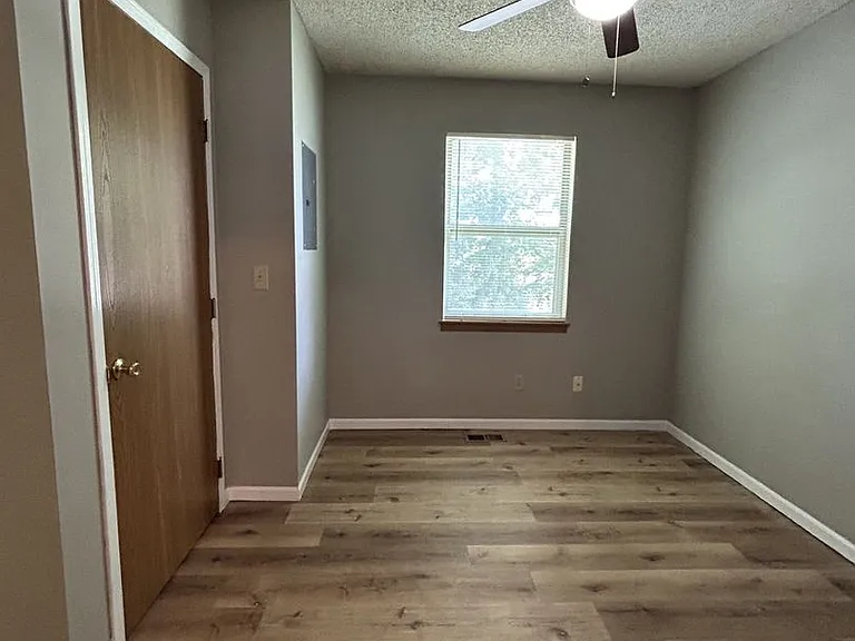 812 E Jackson St — Photo 5