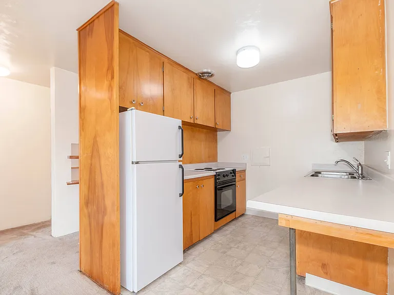 Nevada Villa Apartments — Photo 13