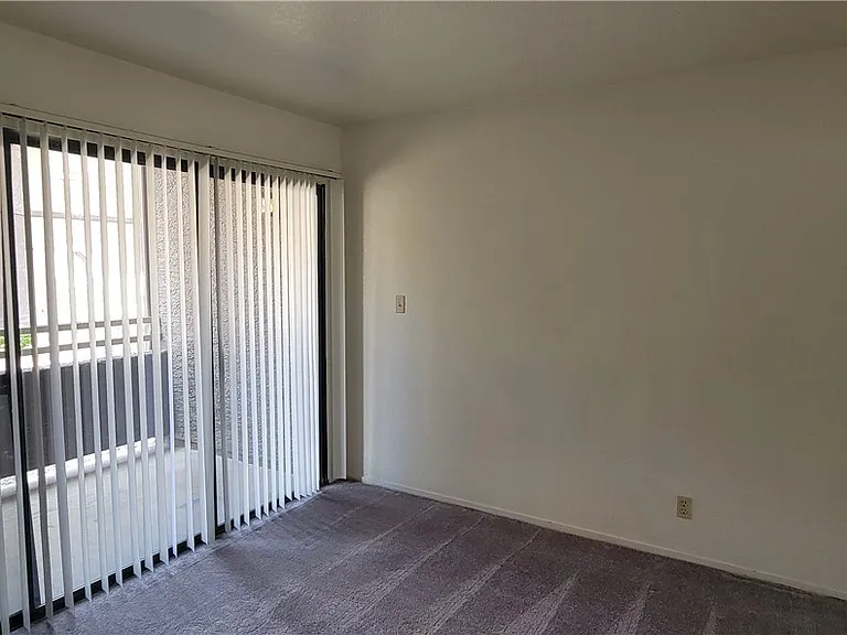 5044 S Rainbow Blvd #104 — Photo 17