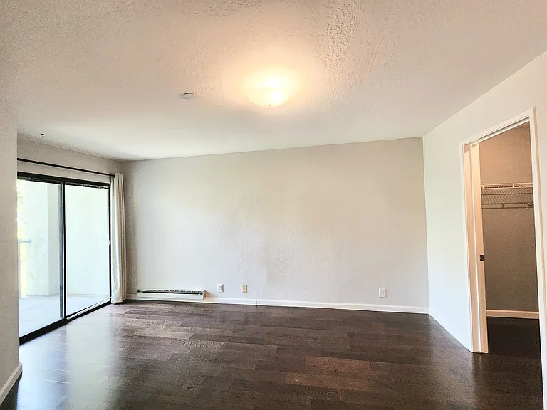 320 Peninsula Ave #213 — Photo 22