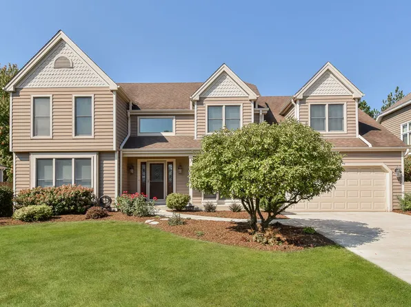 1N204 Redwing Dr, Carol Stream, IL 60188