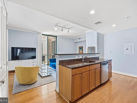 3rd image of 414 Water St Unit 3001