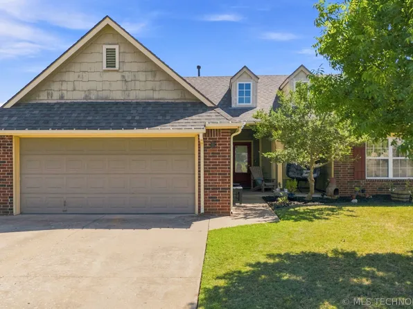 2111 S Javine Ave, Skiatook, OK 74070