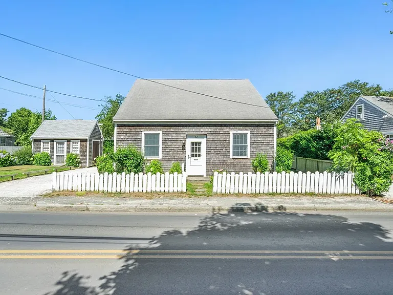 52 Pleasant St — Photo 11