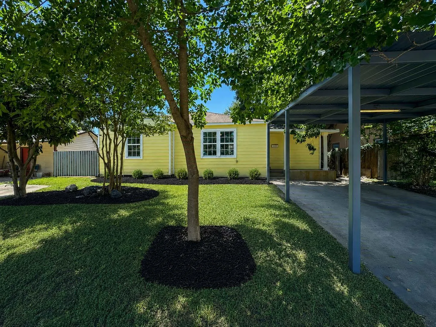 5 bed, 2.0 bath, 1952 sqft, $2,400 — Photo 3