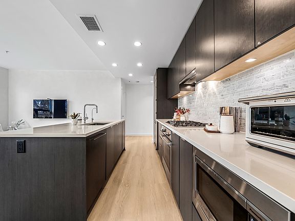 4th image of 9233 Odlin Rd #114