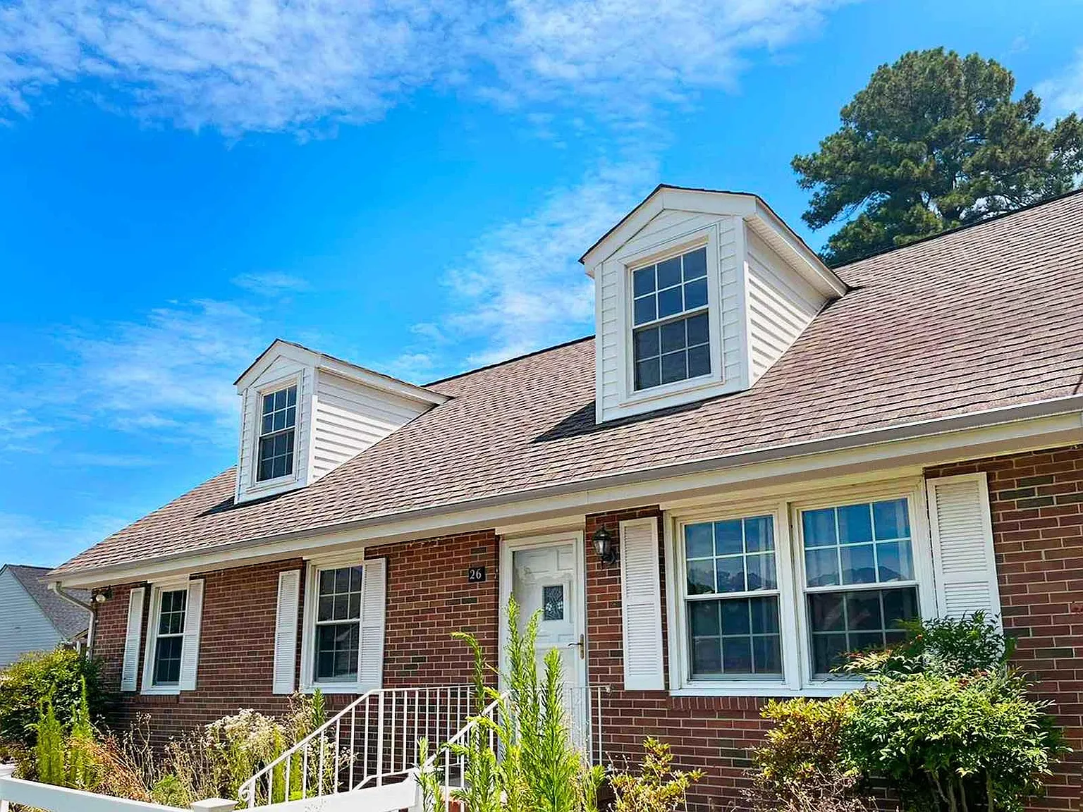 6 bed, 3.5 bath, 2600 sqft, $895 — Photo 1