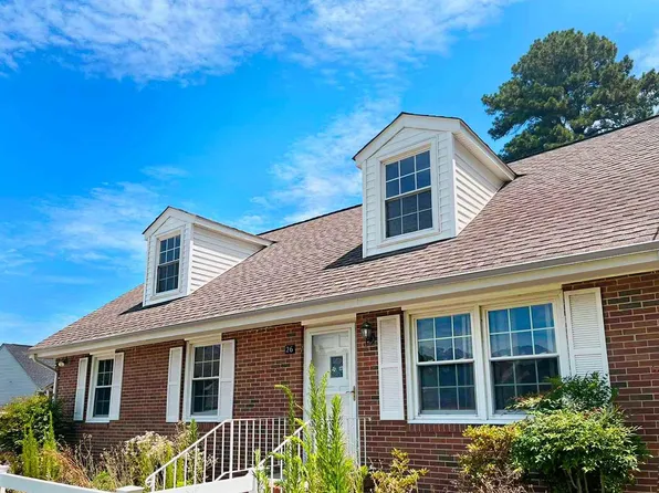 26 McDonald Rd, Hampton, VA 23669