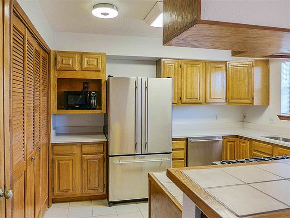 2nd image of 412 Oppenheimer Dr