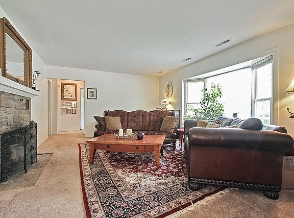 2nd image of 2700 Park Ln