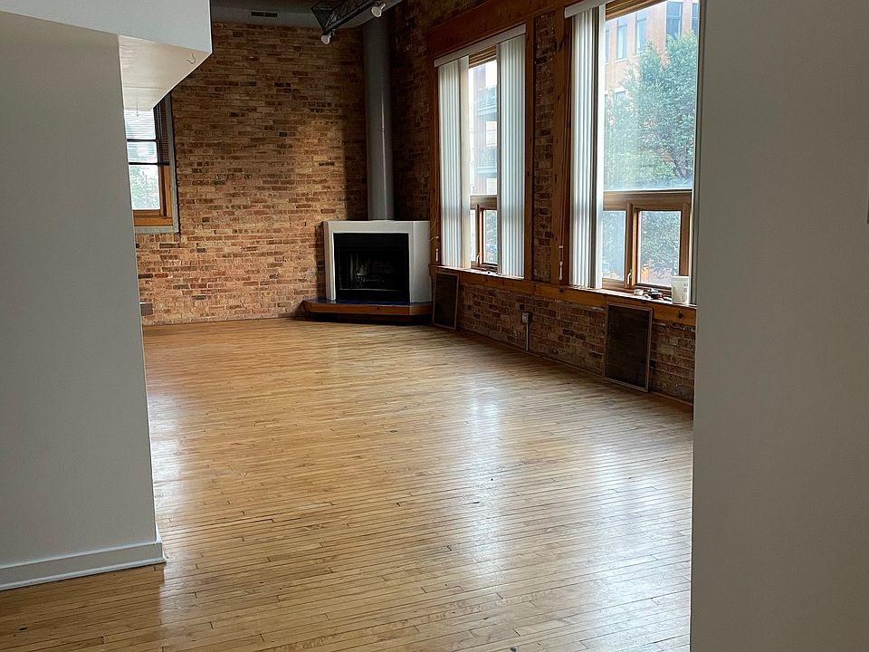 1st image of 1114 W Belmont Ave APT 1