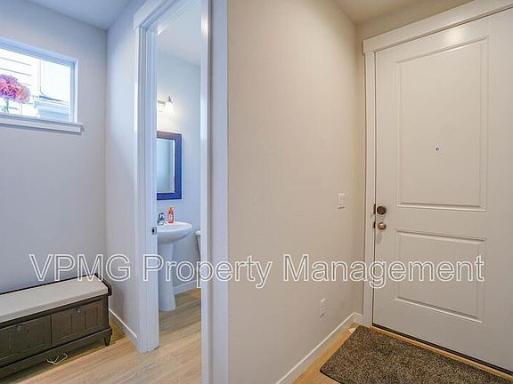 3rd image of 18404 NE 43rd Ave