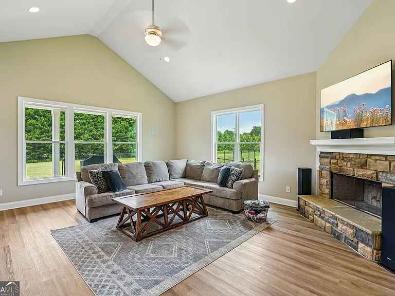 202 Sage Ct — Photo 3