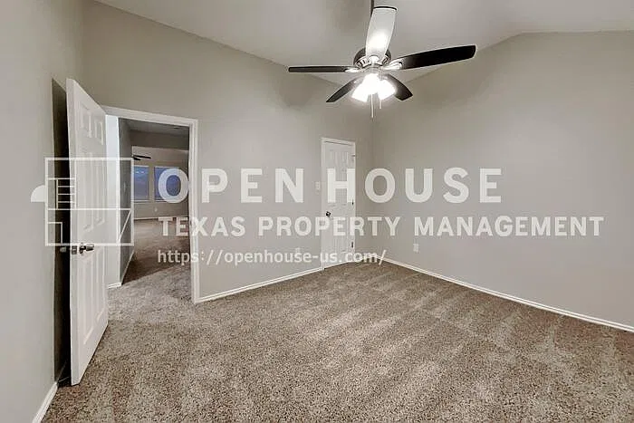 534 Hickory Ln — Photo 11