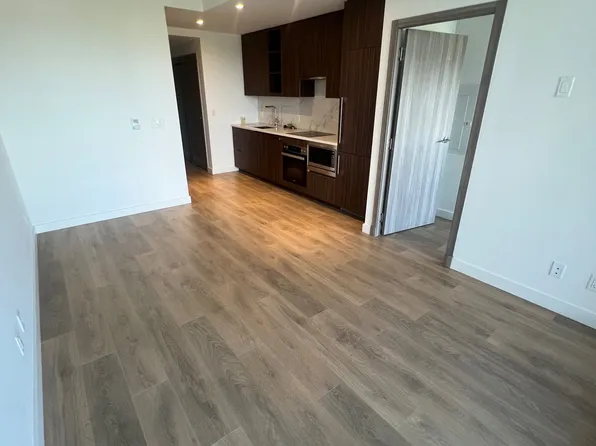 25 E McMahon Dr, Toronto, ON