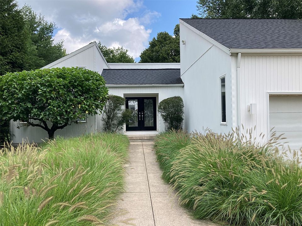 1st image of 301 Stuart Way