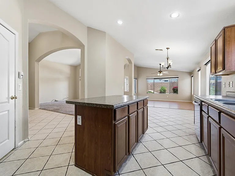 8205 S 45th Ln — Photo 25