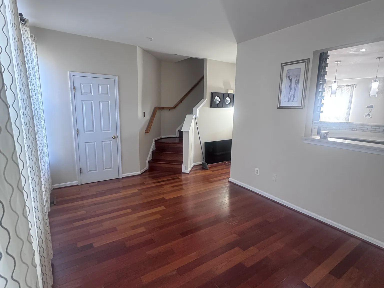 3 bed, 3.5 bath, 1860 sqft, $3,100 — Photo 2