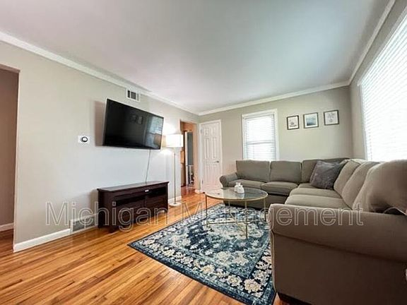 5th image of 9024 Marlowe Ave