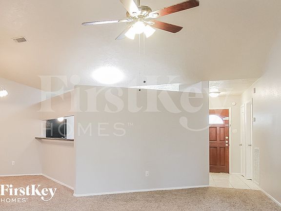3rd image of 4403 Pineville Ln